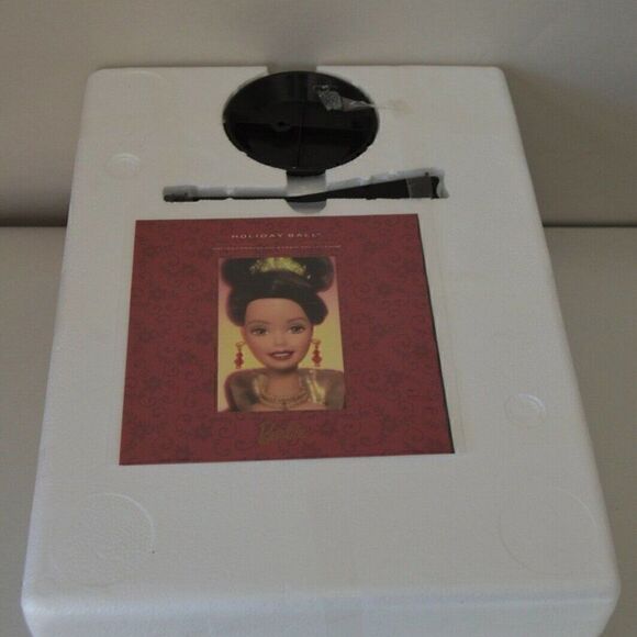 🆕NWT 1997 PORCELAIN HOLIDAY BALL BARBIE - Picture 3 of 6